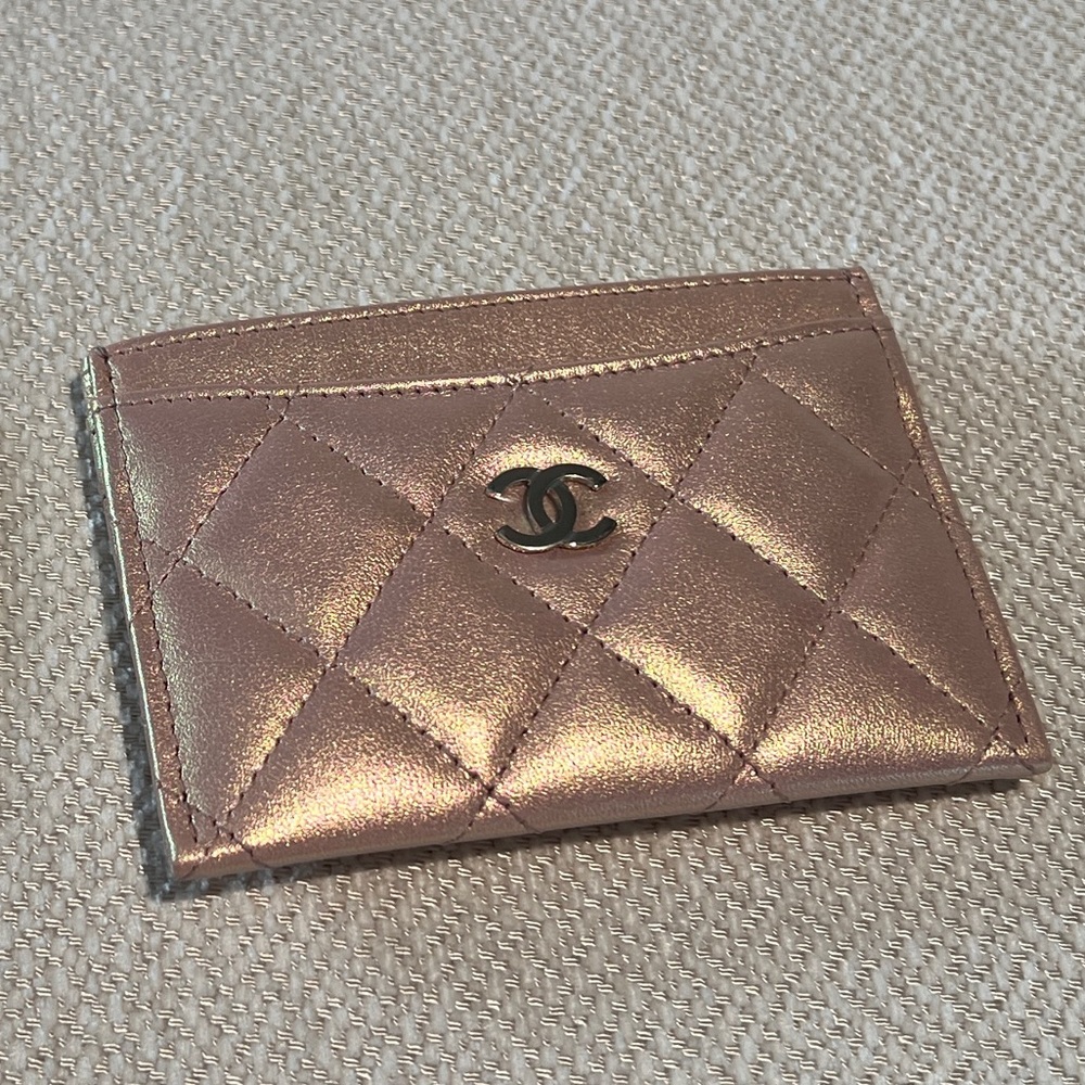 Chanel 21k pink iridescent card holder